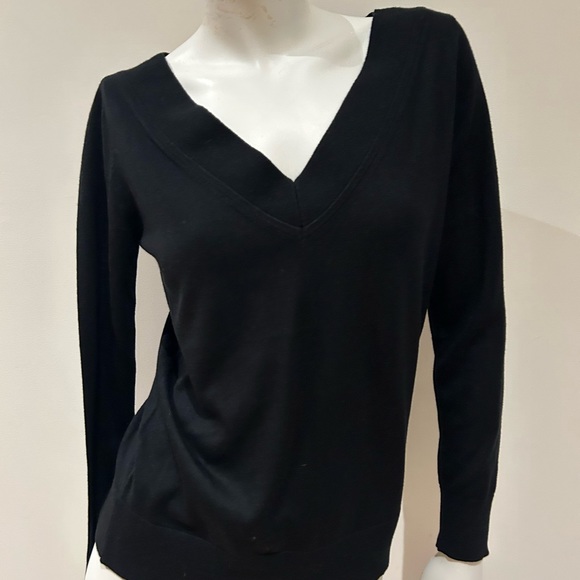 Banana Republic v-neck sweater. - Picture 2 of 4